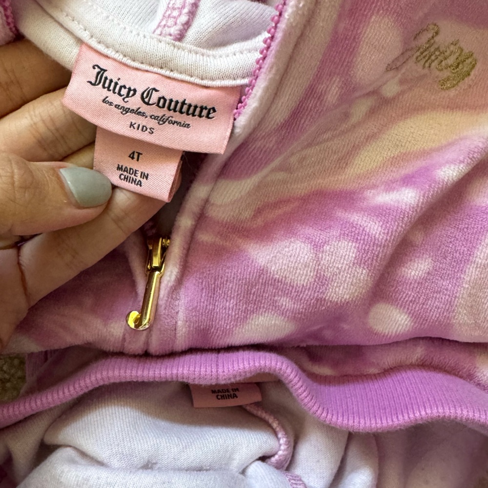 💜 Juicy Couture Kids Tie-Dye Velour Tracksuit – Sizes Available: 4T and 5 🤍 - Picture 8 of 8